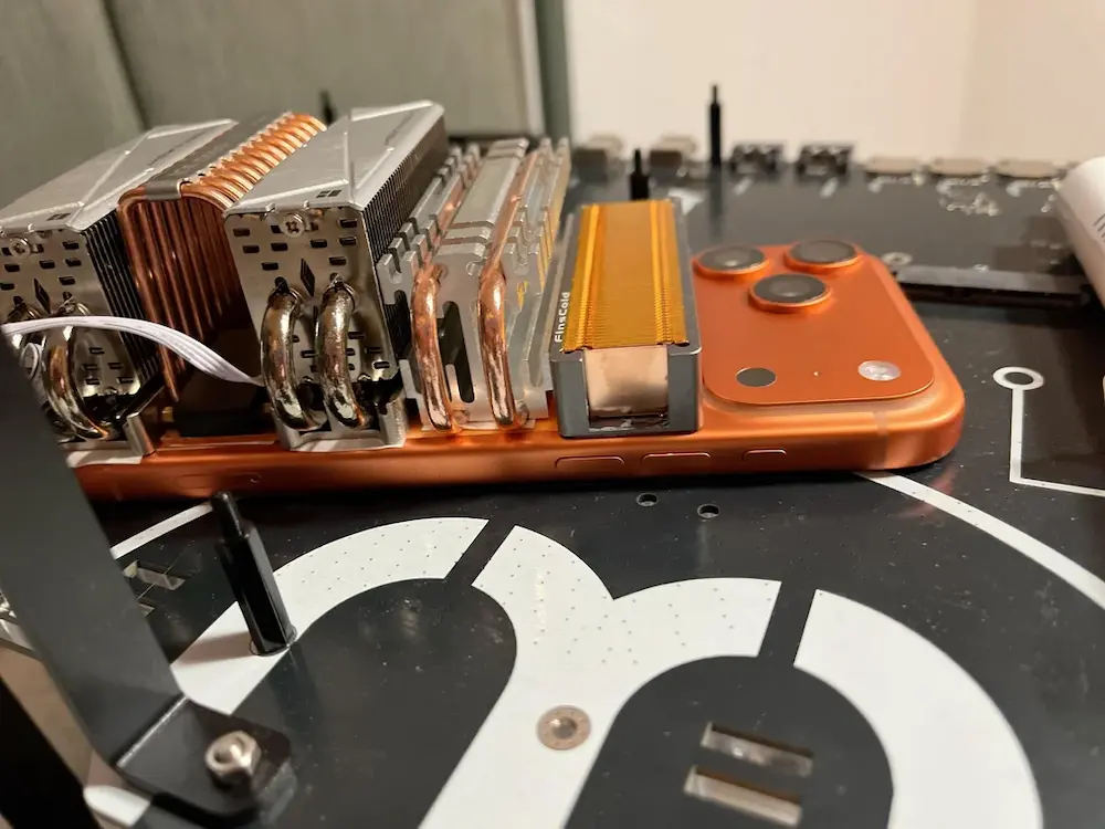 玩家用M.2 SSD散熱硬體替iPhone 17 Pro Max降溫