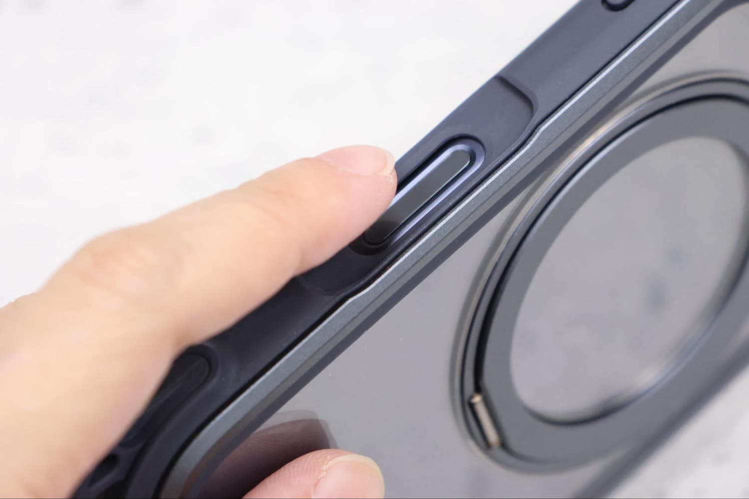 Odyssey Ultra M 終極防摔磁吸支架掛繩手機殼15