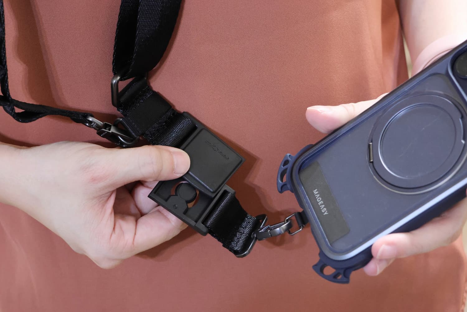 Odyssey Ultra M 終極防摔磁吸支架掛繩手機殼6