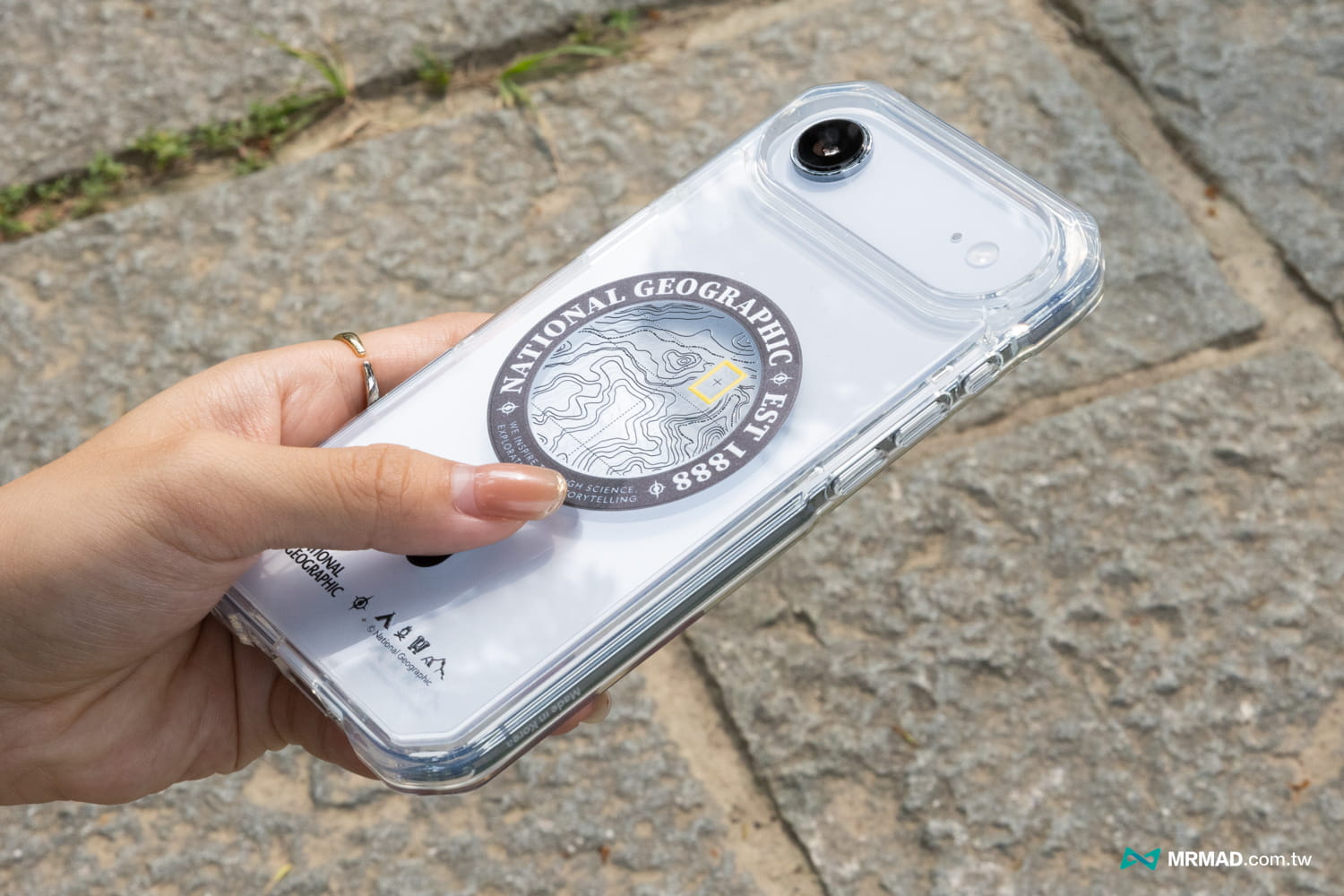 國家地理 iPhone 17 磁吸防摔保護殼 Magsafe Rugged Case 開箱13