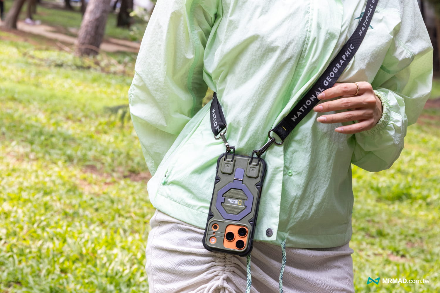 national geographic iphone17 case unboxing 47