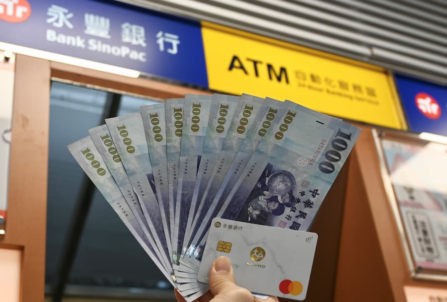 普發一萬銀行加碼抽機票 / 禮券（3家）