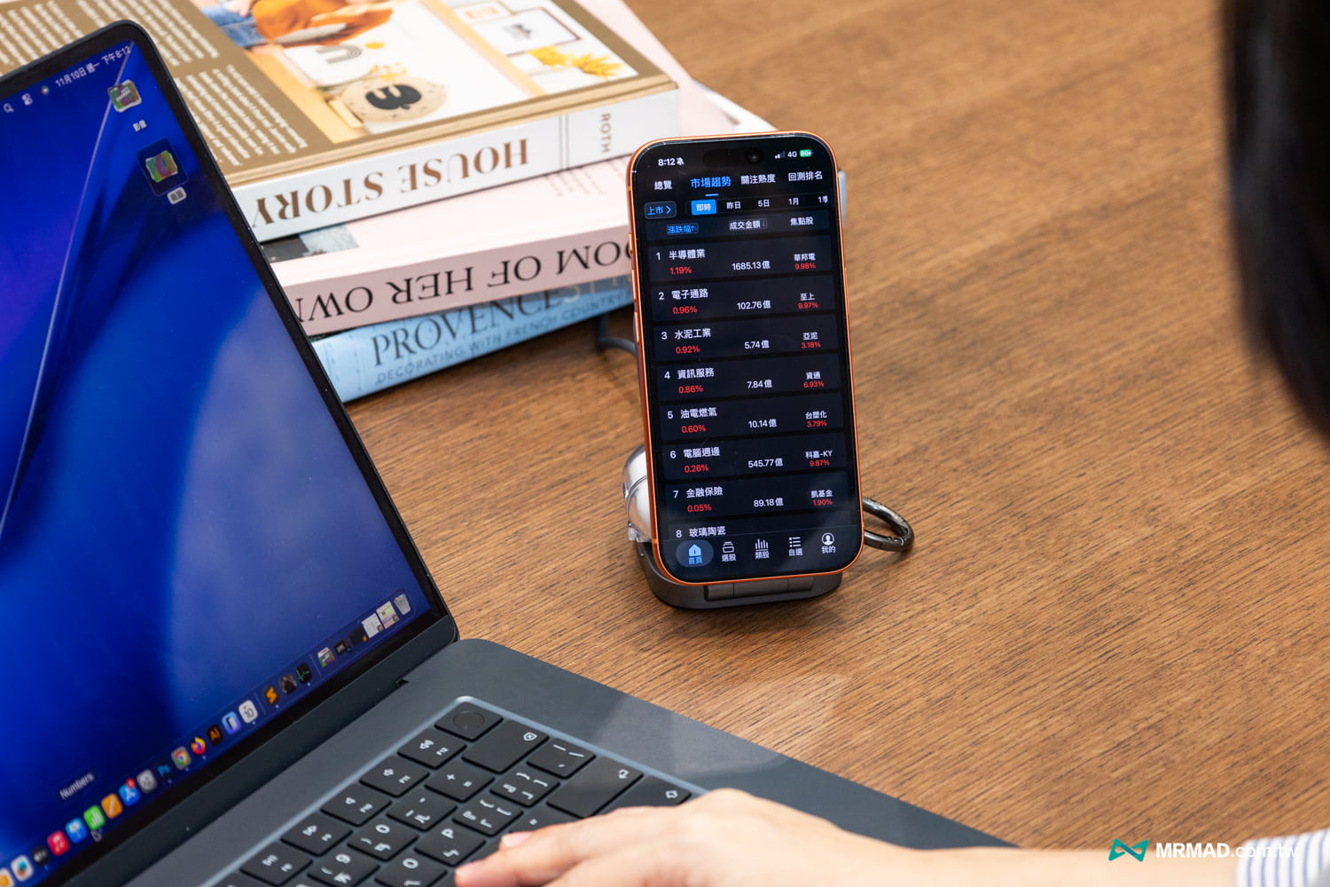 AUKEY MC211 MagFusion L 二合一 Qi2磁吸折疊式充電座9