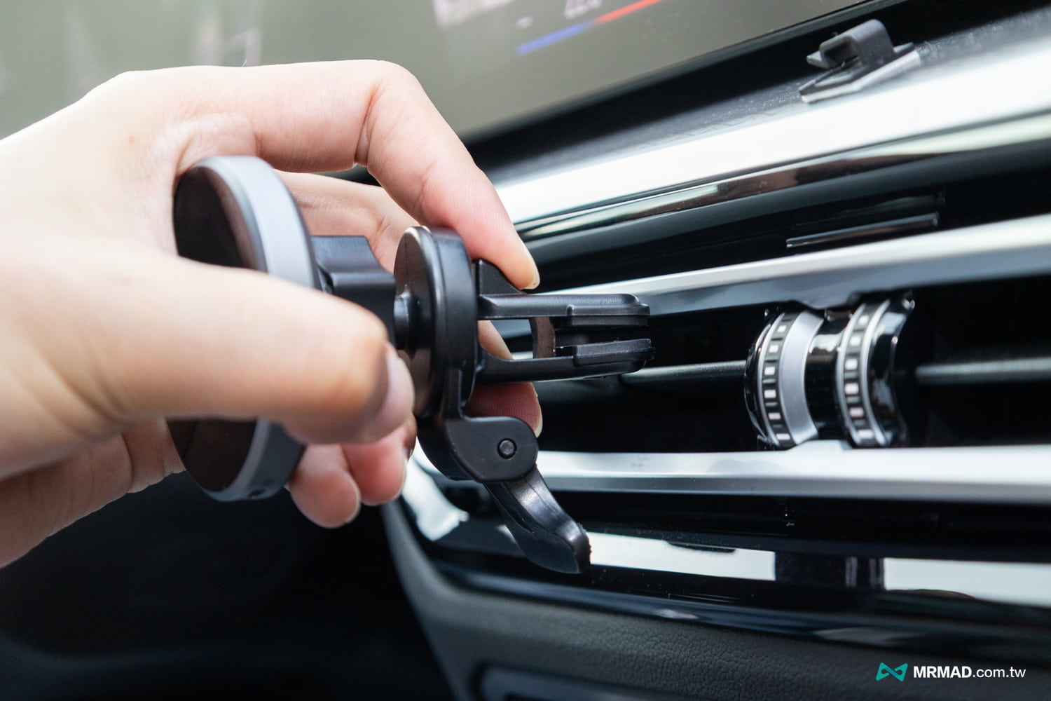 AUKEY HD-MC13 Qi2 磁吸15W無線車充3