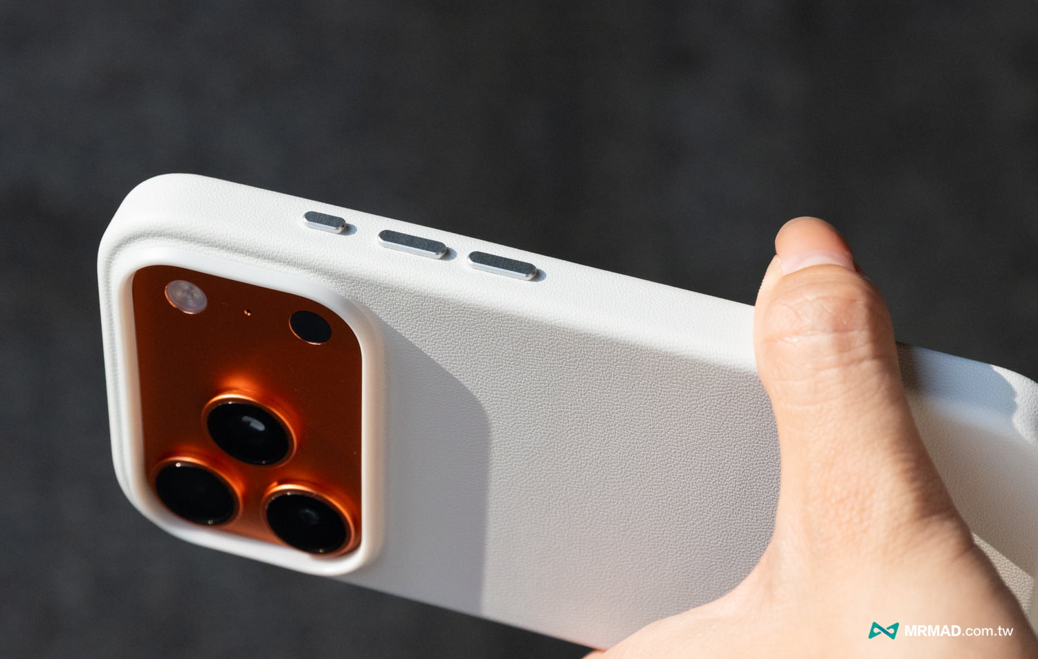 MOFT i17 皮革磁力保護殼 MOVAS開箱6