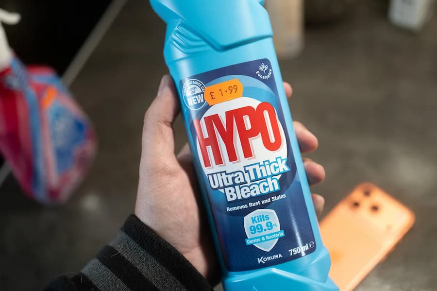 iphone 17 pro discoloration test results a1