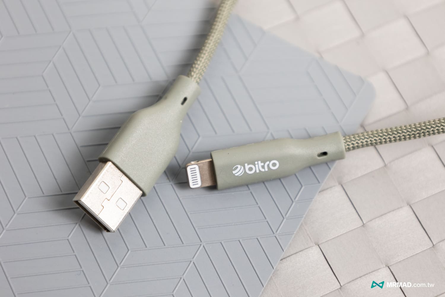 bitro GaN 150W 充電器開箱與外觀設計11