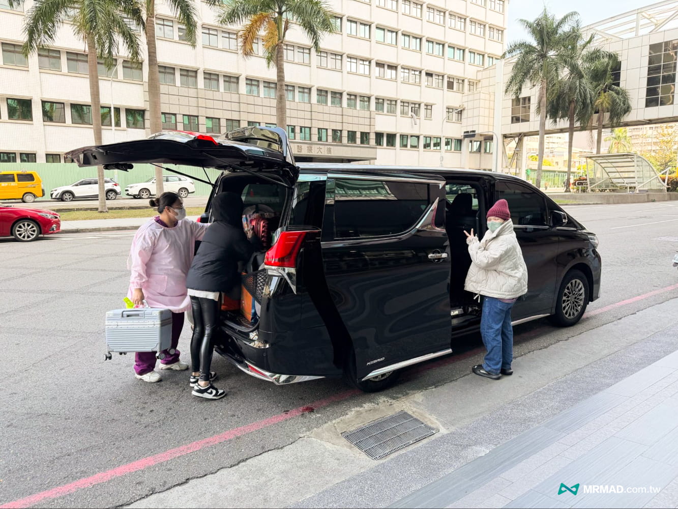 百悅尊榮專車接送：出院直達月中