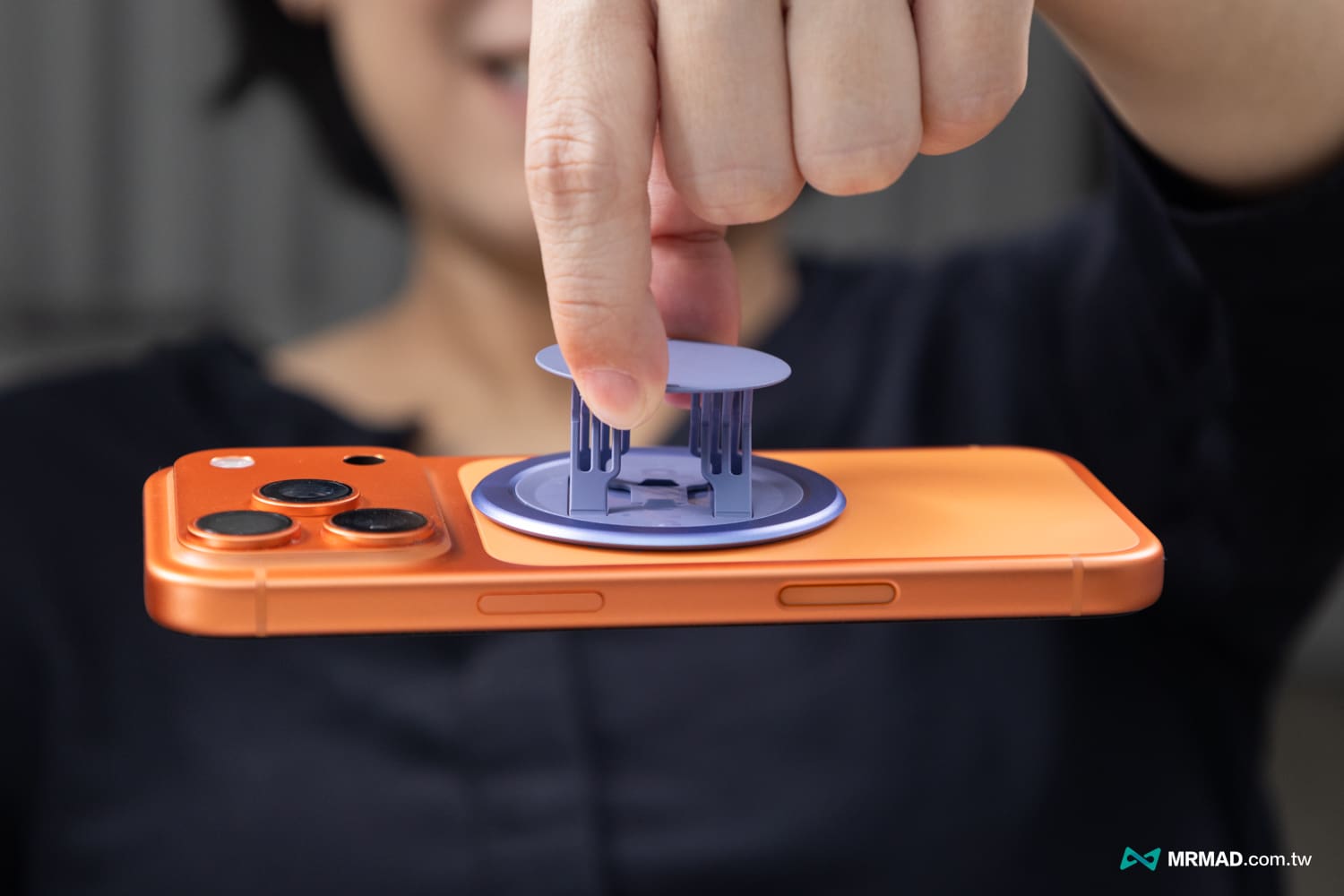  「無軸式剪刀腳」 磁吸指環扣設計結構2