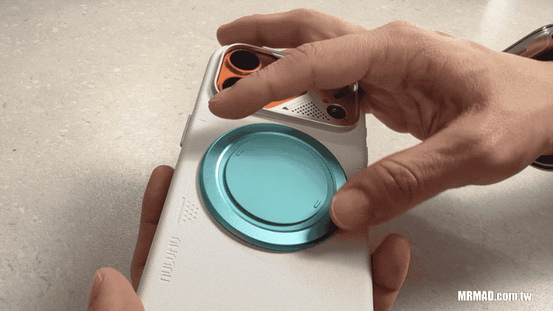 Snap Grip 5支架功能：橫向穩、直立也能撐