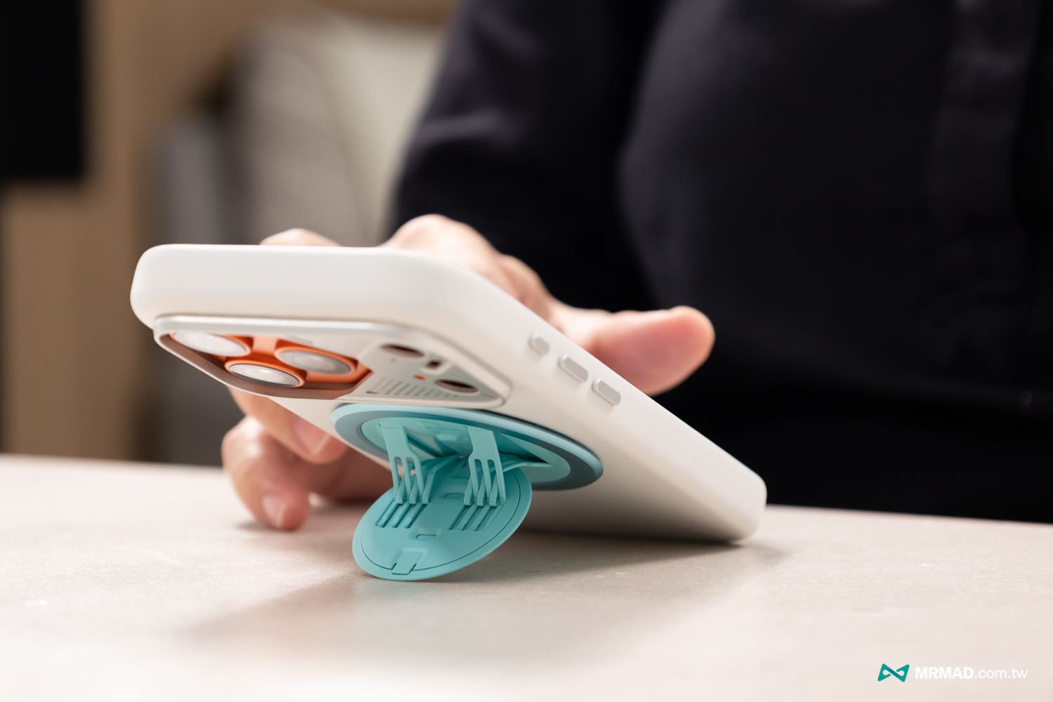 Snap Grip 5支架功能：橫向穩、直立也能撐3