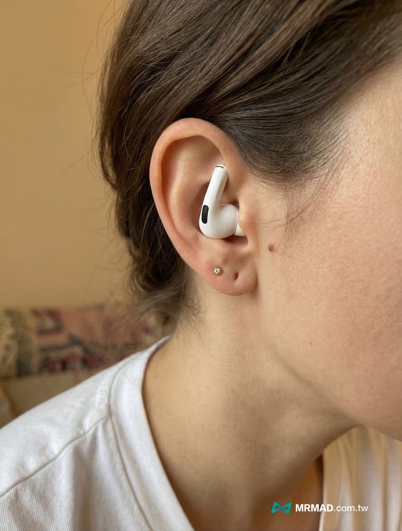 AirPods反著戴（耳機柄朝上）真的比較穩嗎 1