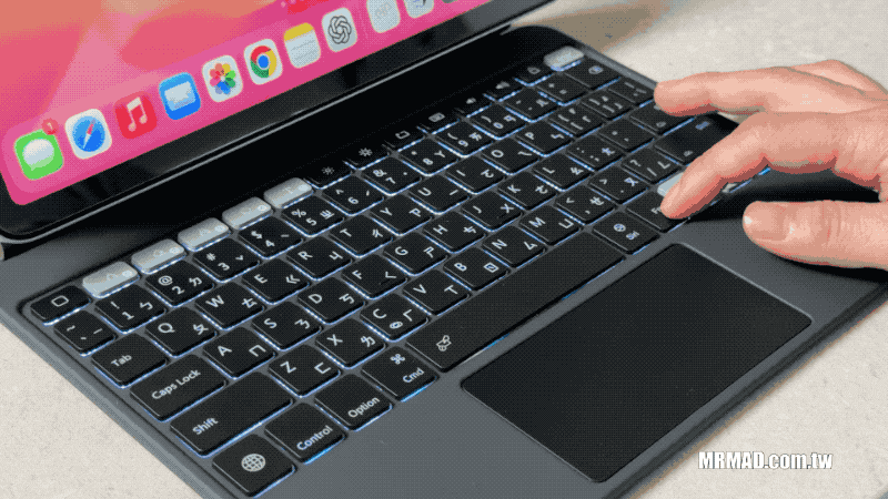 個性化風格：七彩背光與呼吸燈模式