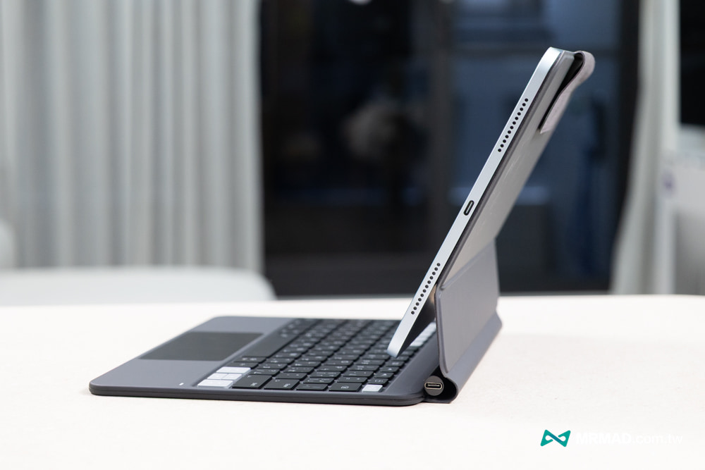 磁吸懸浮設計與135°自由視角3