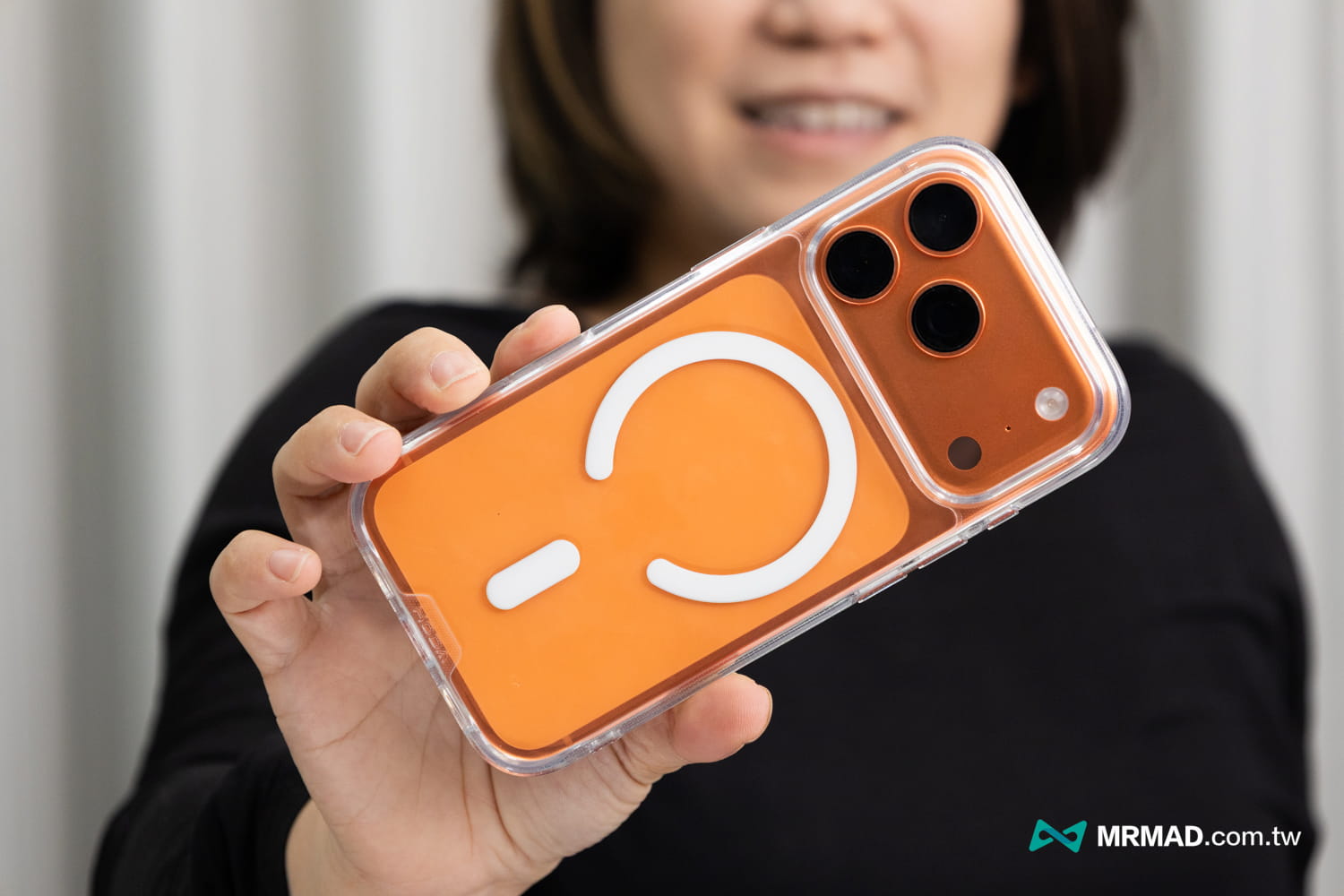 HODA iPhone 17 晶石玻璃軍規防摔保護殼開箱3