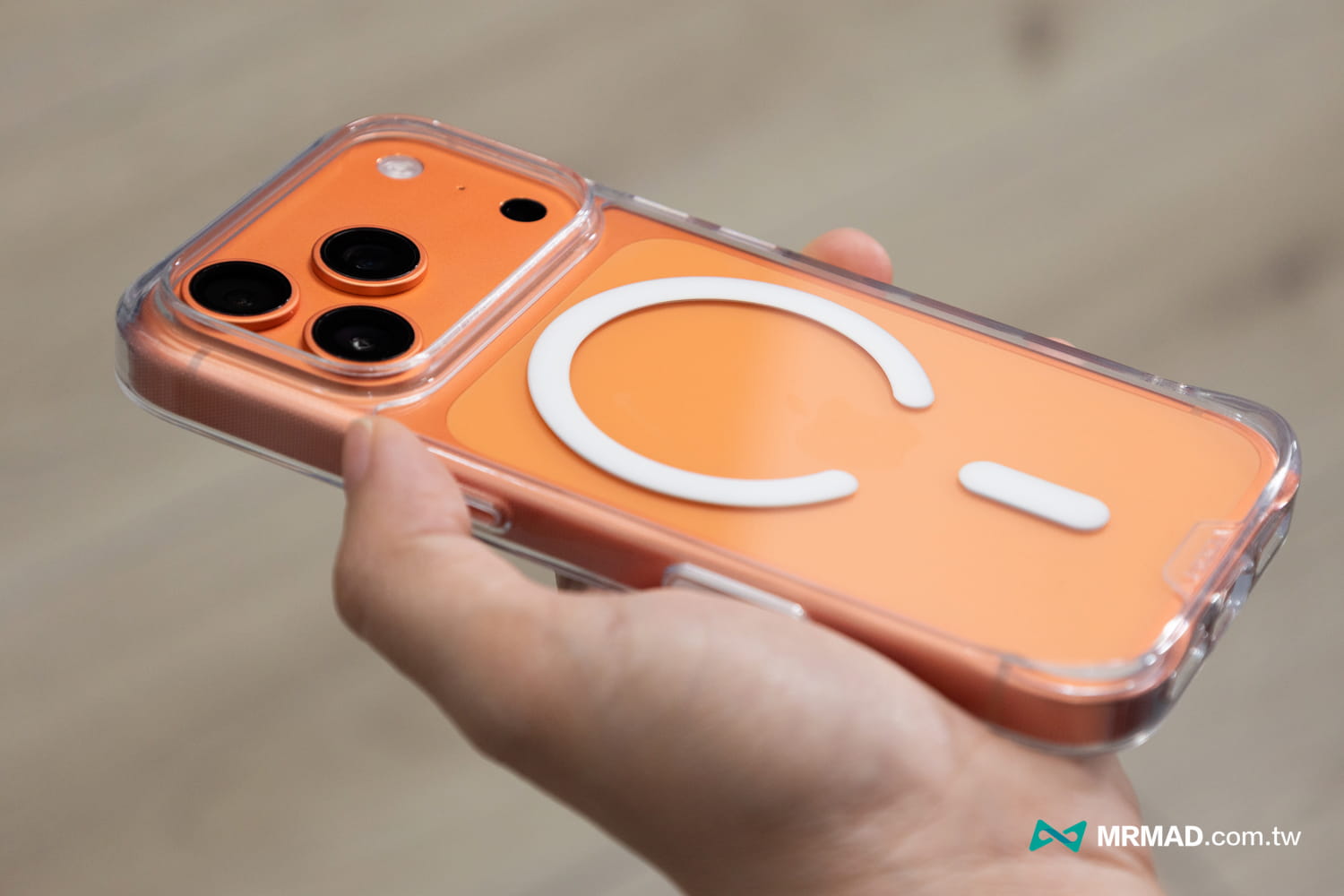 HODA iPhone 17 晶石玻璃軍規防摔保護殼開箱4