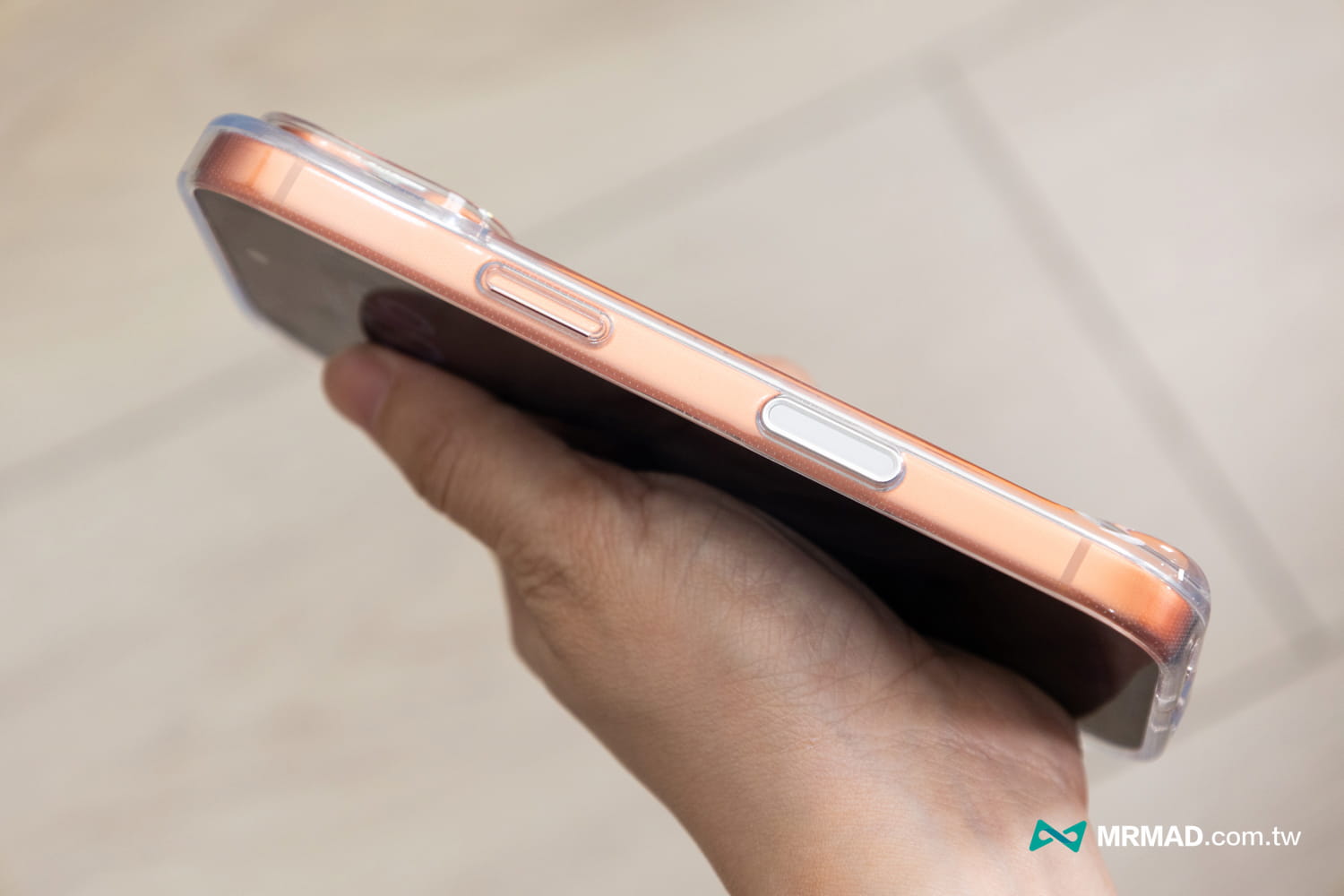 HODA iPhone 17 晶石玻璃軍規防摔保護殼開箱9