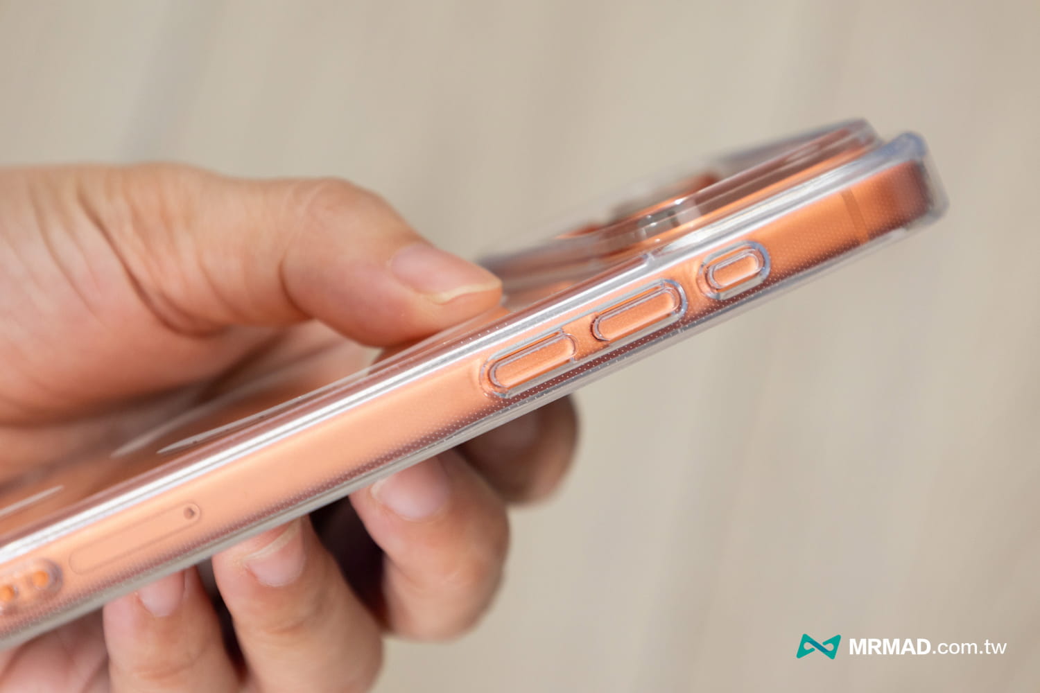 HODA iPhone 17 晶石玻璃軍規防摔保護殼開箱10