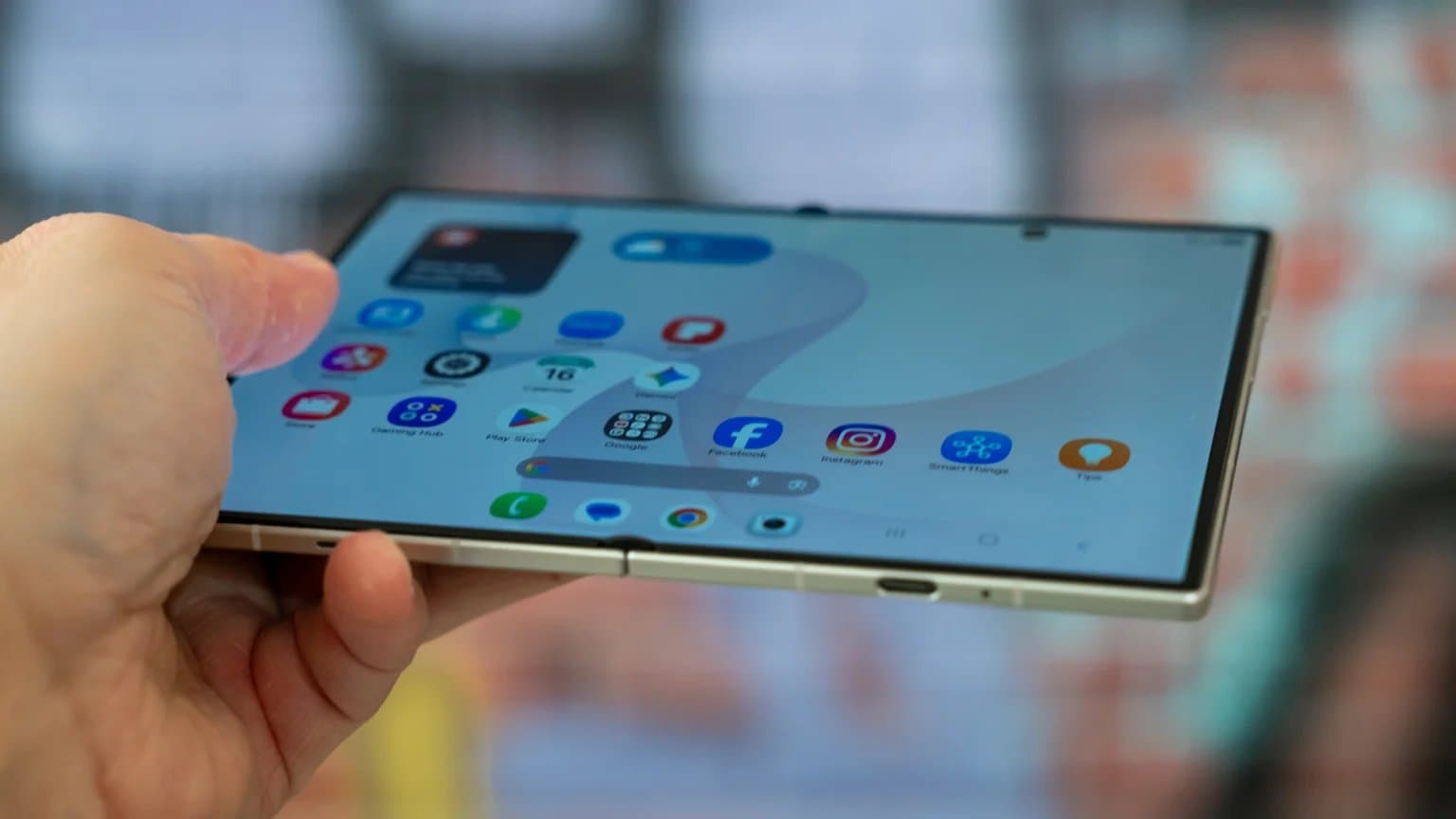 三星新面板可能預告 iPhone Ultra 顯示效果