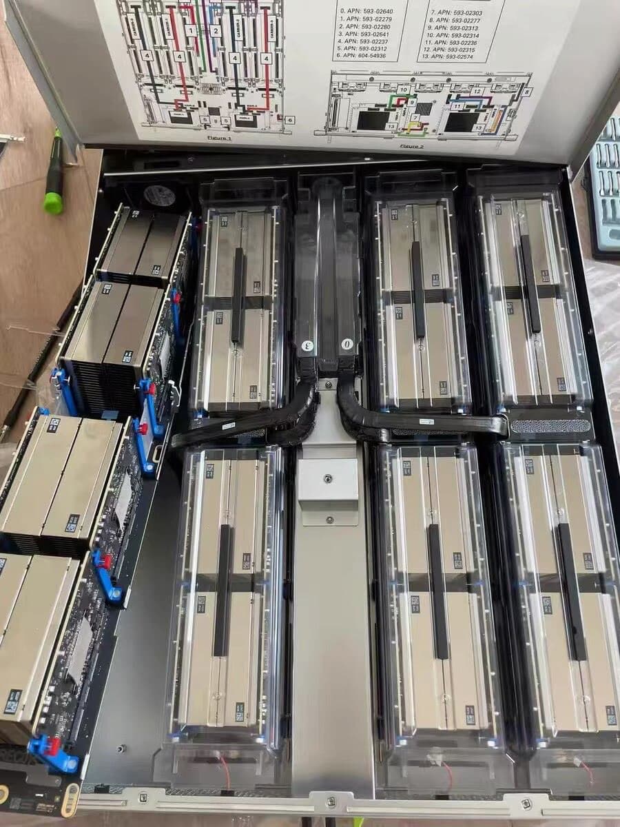 Apple M5 AI伺服器首度曝光！採自研晶片和可容納32塊運算模組 1