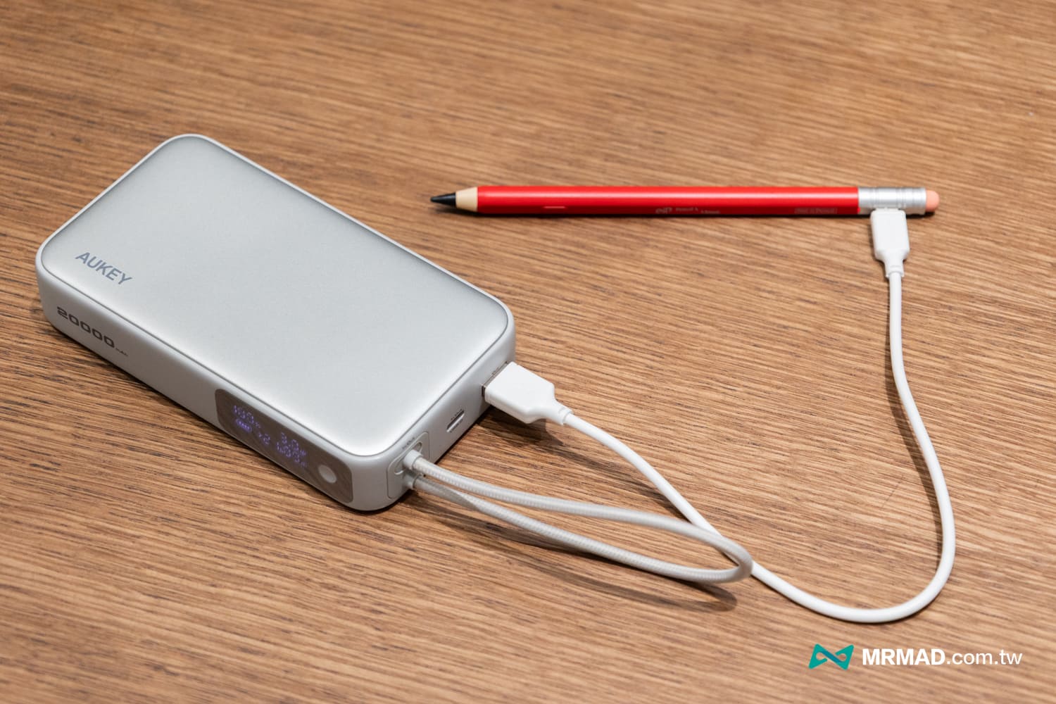 Type-C充電30分鐘，最長可使用10小時3
