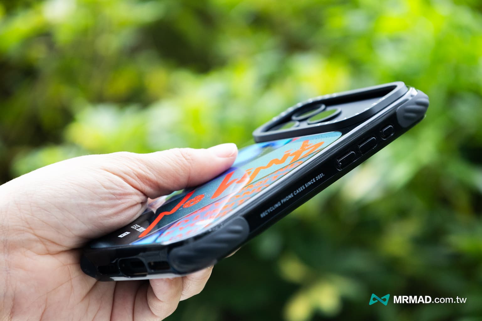 CASETiFY 防摔手機殼亮面：比透明殼更有精品感2