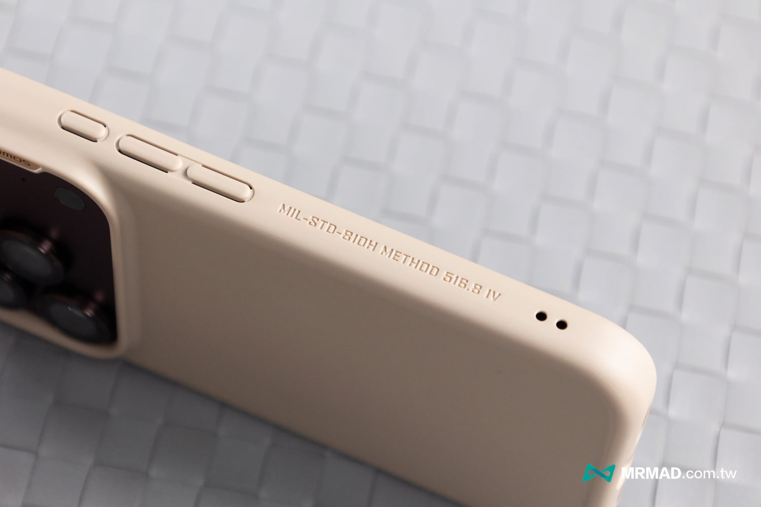 imos 歐拉盾 AuraShield 磁吸軍規防震保護殼開箱4