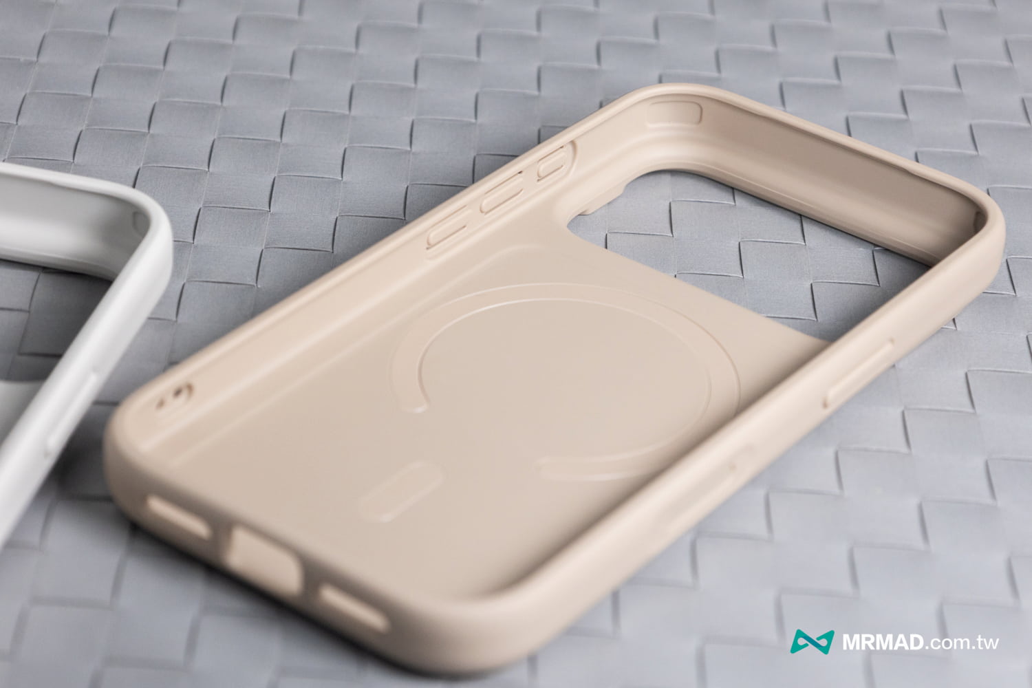 imos 歐拉盾 AuraShield 磁吸軍規防震保護殼開箱5