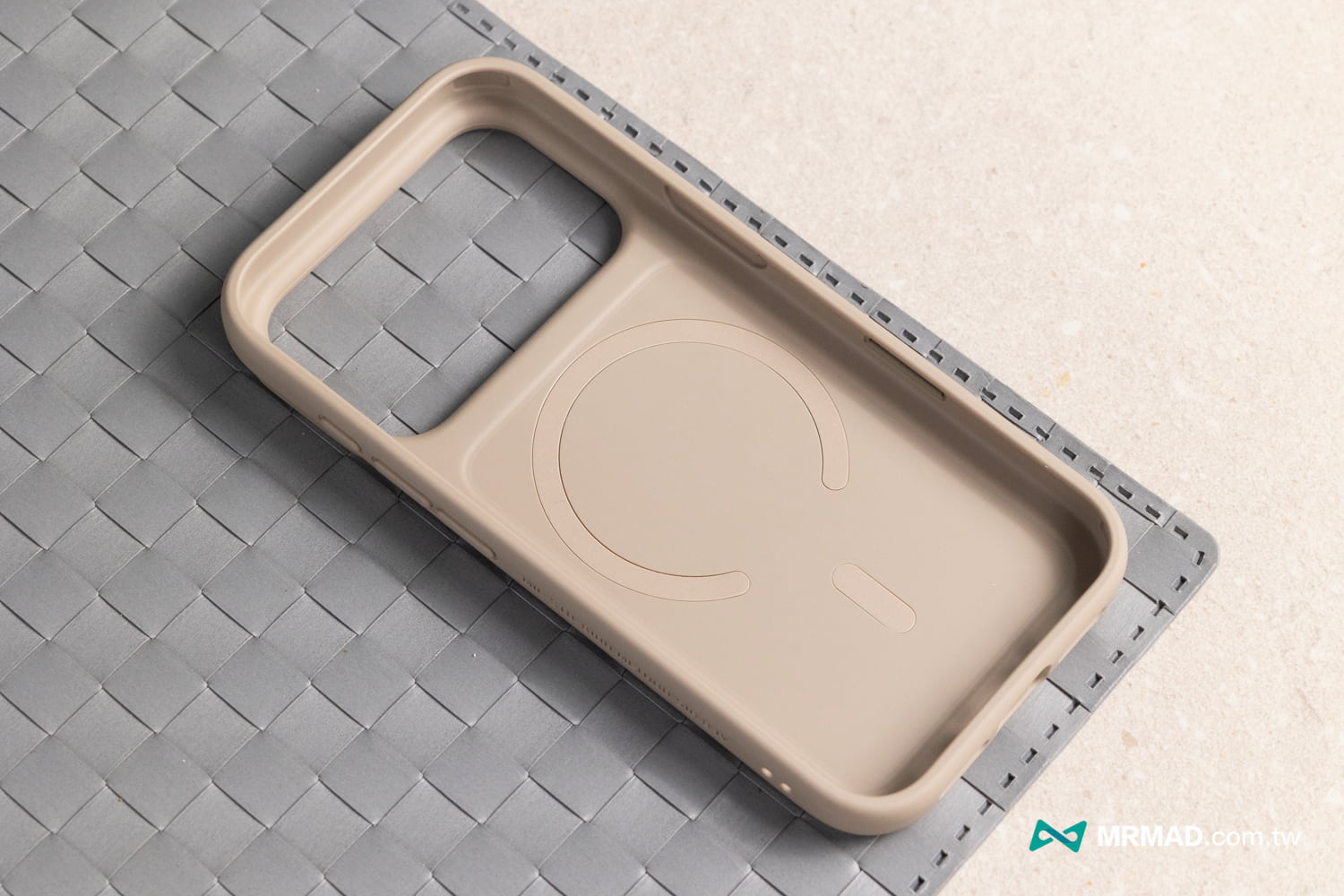 imos 歐拉盾 AuraShield 磁吸軍規防震保護殼開箱10