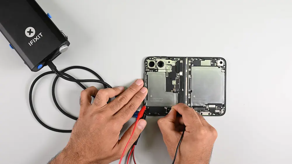 深度iPhone Duo拆解亮點10：電控釋放式電池膠