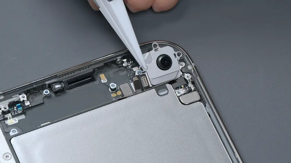 深度iPhone Duo拆解亮點6：外螢幕前鏡頭只有 3.29mm 厚度達到近一半