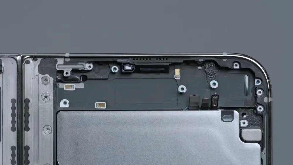深度iPhone Duo拆解亮點12：IP68防水氣壓平衡與開孔密封上下了很多功夫